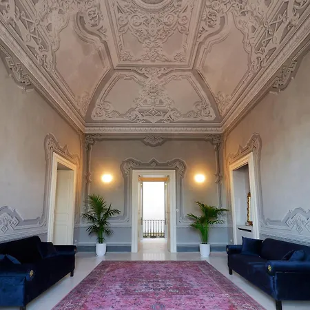 بيت ضيافة Palazzo Galluccio غالاتينا