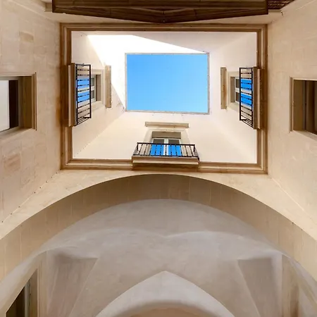 Palazzo Galluccio غالاتينا